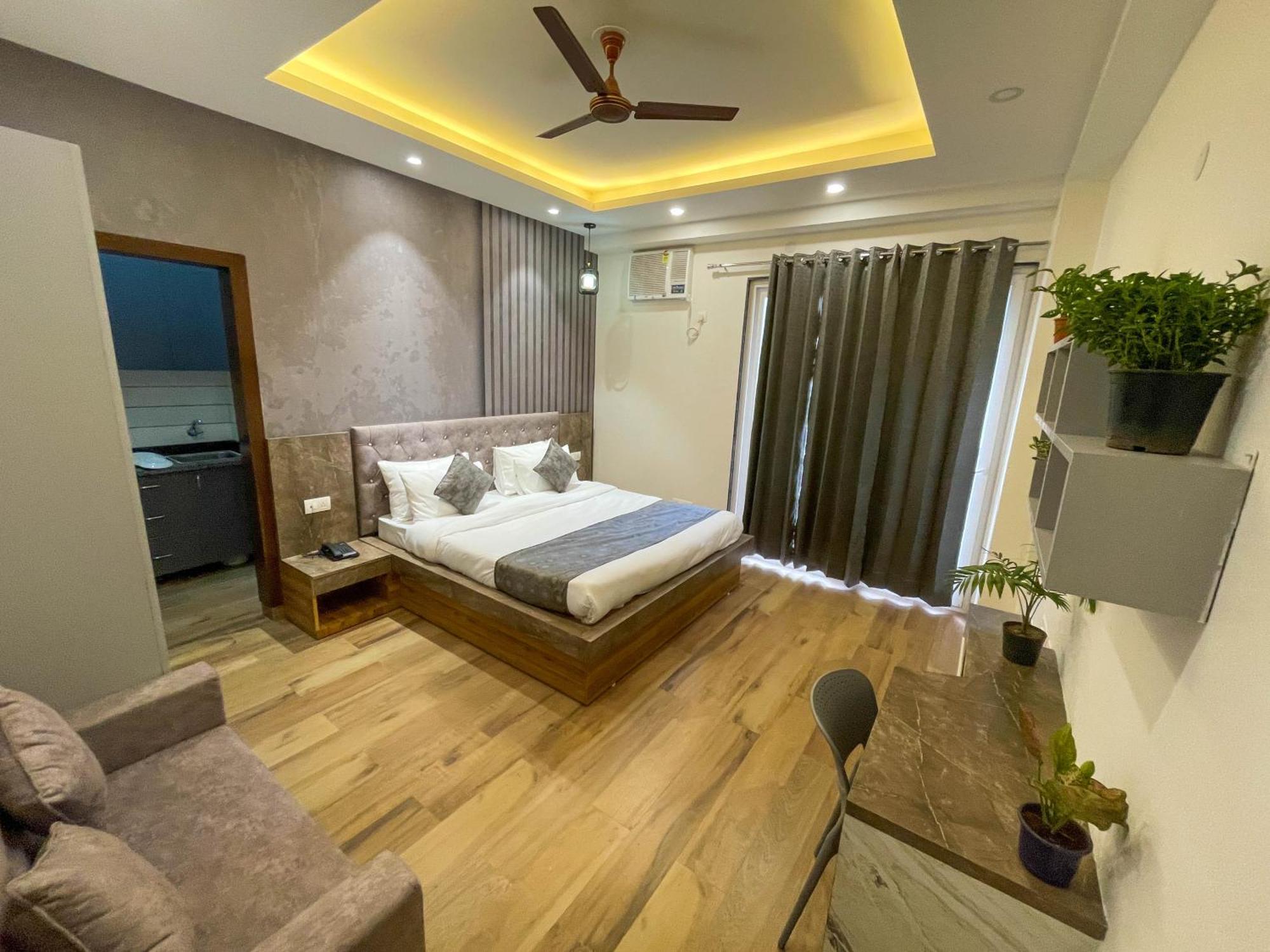 The Empire Suites 1Rk Near Max & Fortis Hospital Gurgaon Exterior photo